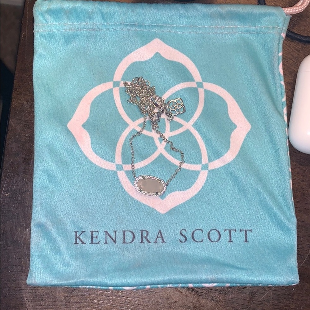 Kendra Scott necklace